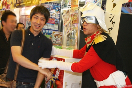 角川コミックス エース シャアの日常 第2巻発売記念 シャア専用握手会 イベントレポート Gundam Info 角川コミックス エース シャアの日常 第2巻発売記念 シャア専用握手会 イベントレポート Gundam Info